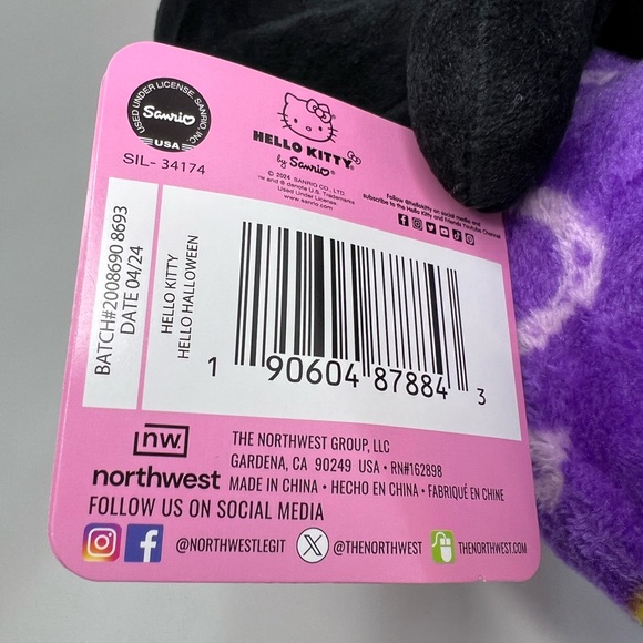 Hello Kitty Halloween Throw Blanket & Plush Hugger Silk Touch Black Cat Costume - Picture 4 of 8